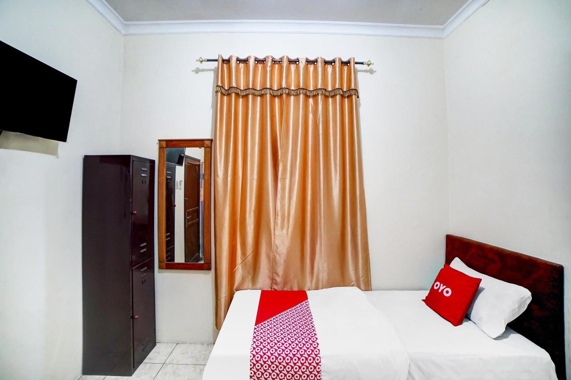 Oyo 91199 Felicia Homestay Medan Exterior photo