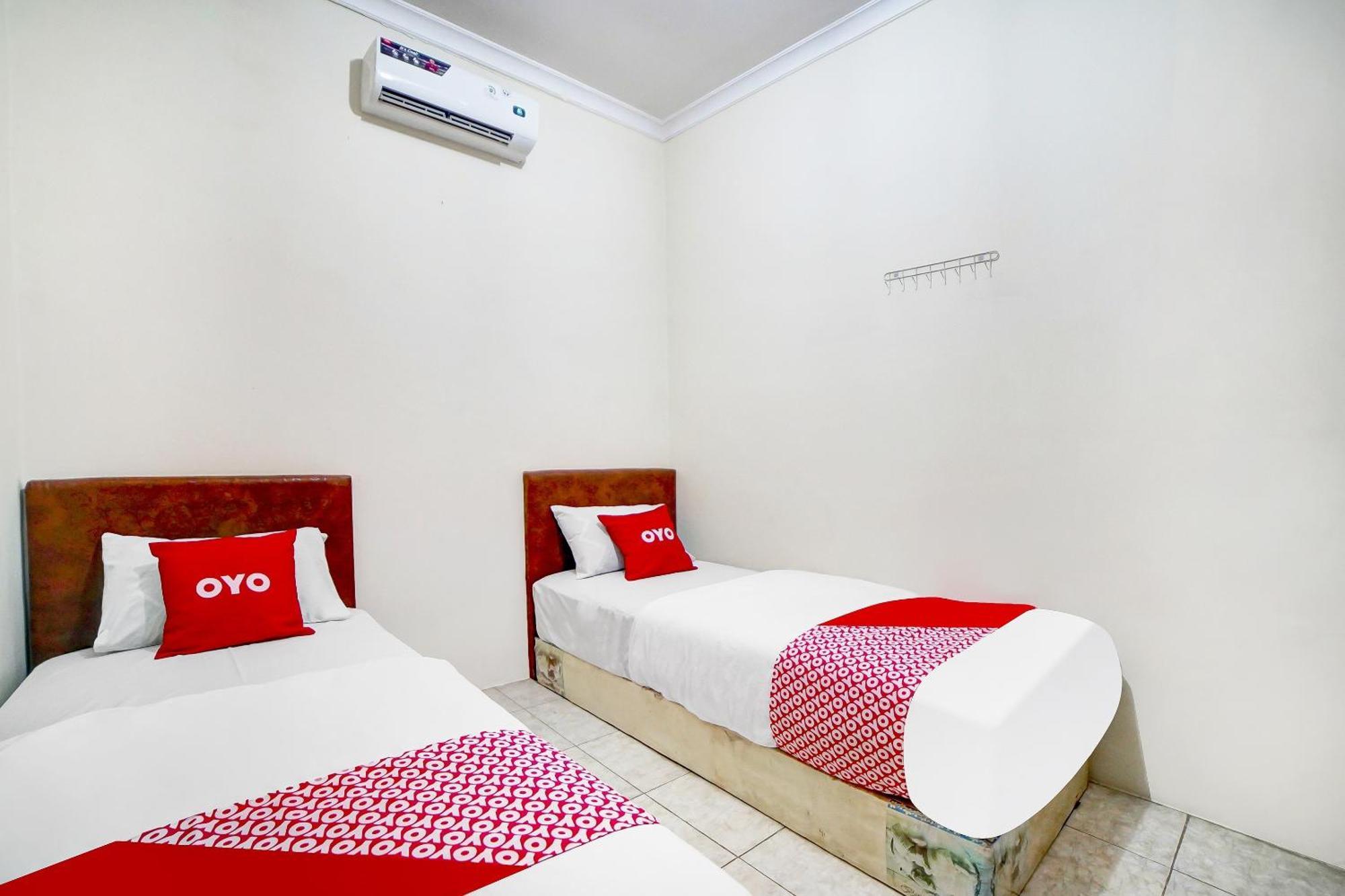 Oyo 91199 Felicia Homestay Medan Exterior photo