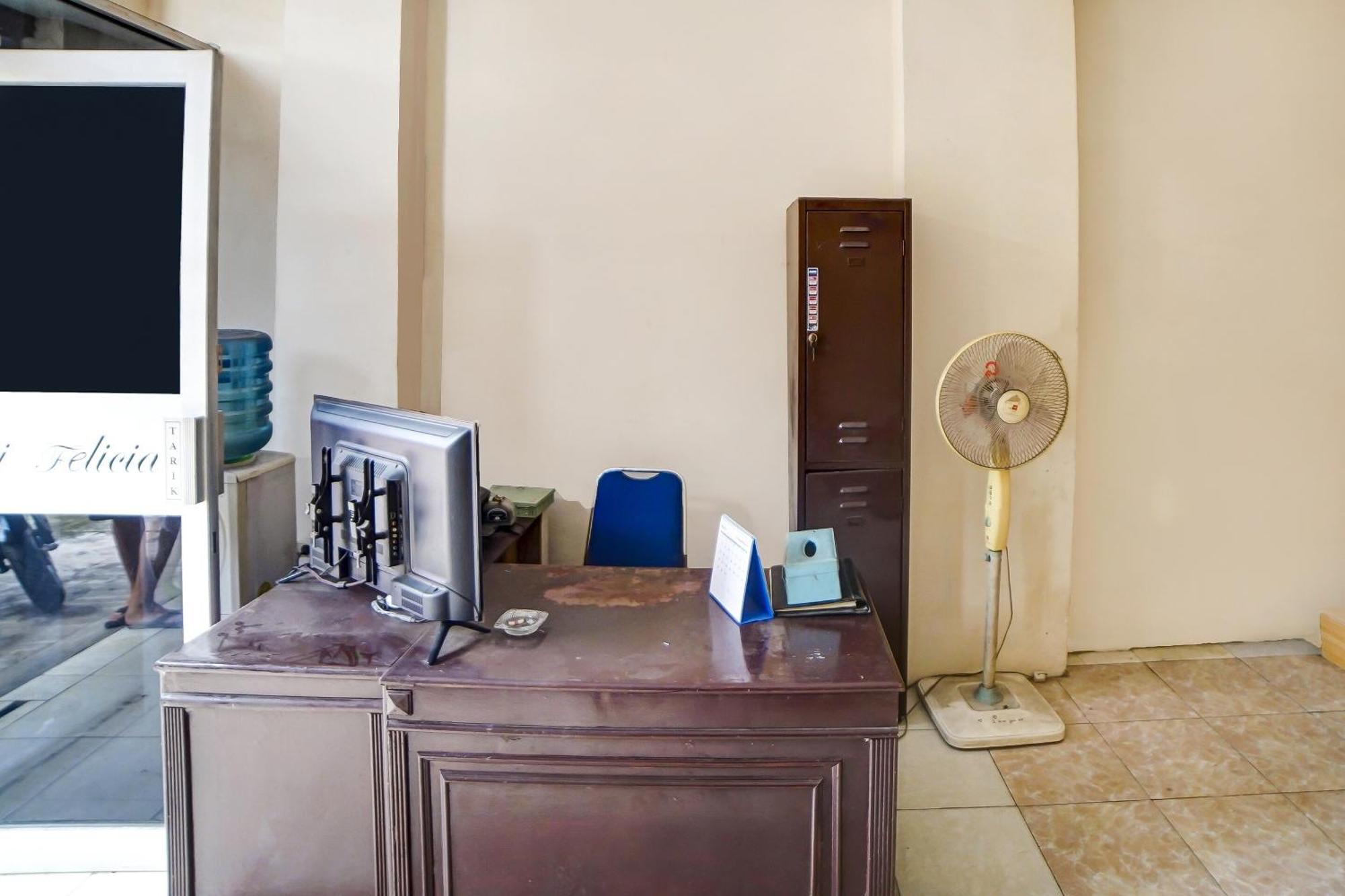 Oyo 91199 Felicia Homestay Medan Exterior photo