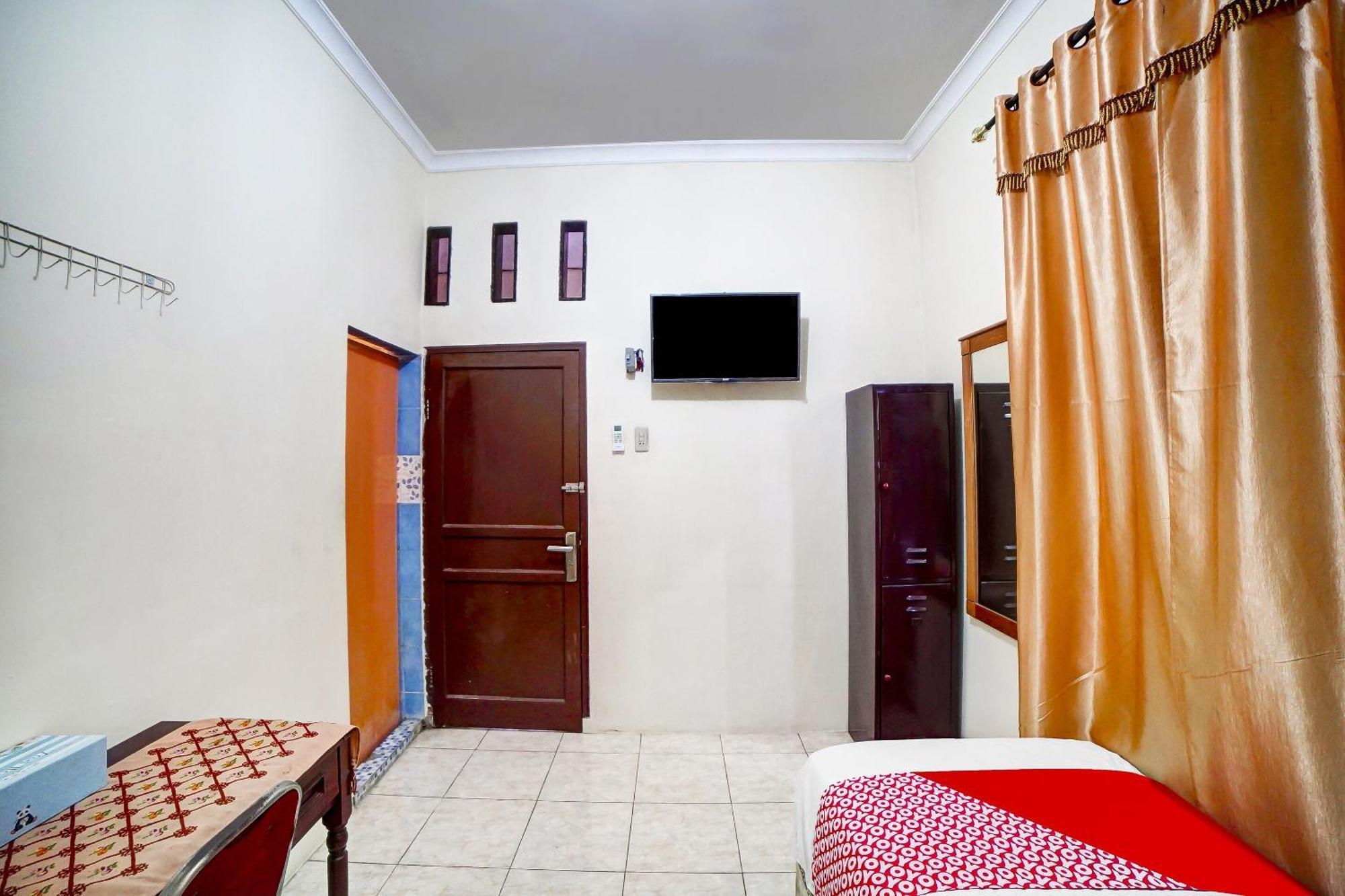 Oyo 91199 Felicia Homestay Medan Exterior photo